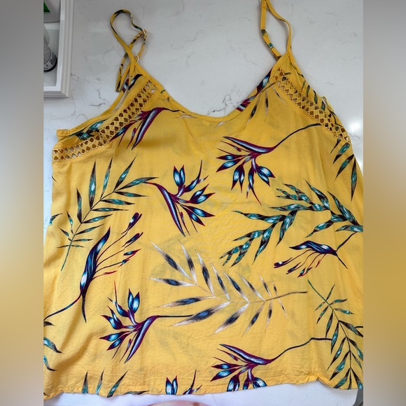 Bold Roxy tank - Picture 3 of 3